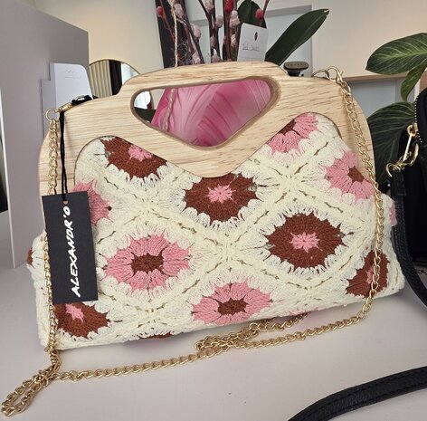 Tasje gehaakt pink bloemen